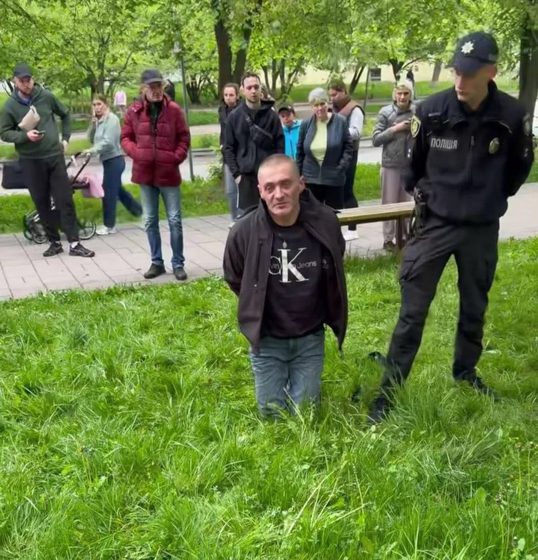 У Львові чоловік з ножем, побачивши працівників ТЦК, взяв у заручники 13-річну дівчинку