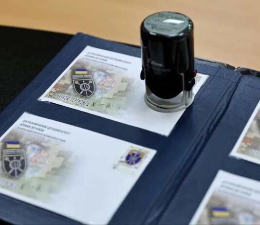 В Україні з'явилась унікальна марка на честь науковців ЗСУ
