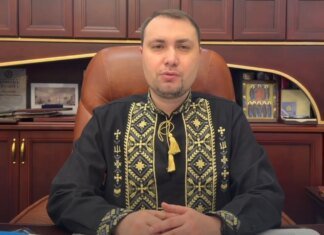 Буданов показав себе у вишиванці і згадав про однострій