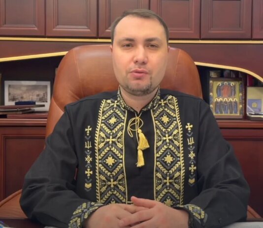 Буданов показав себе у вишиванці і згадав про однострій