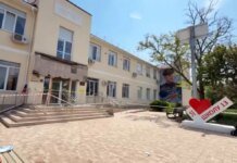 У Севастополі обвалився балкон з випускниками після ремонту за $2 млн — ЦПД