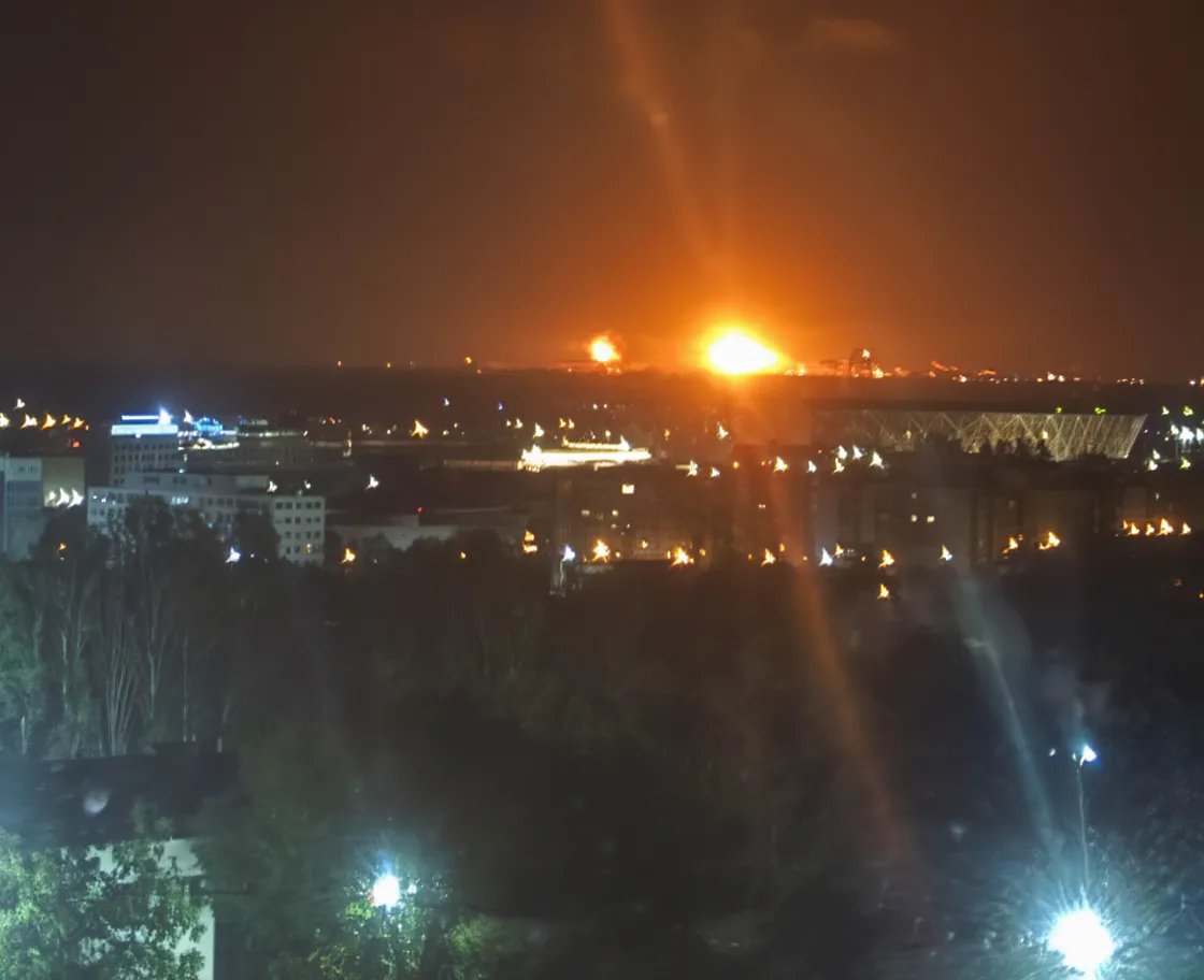 У волгограді після атаки БПЛА спалахнув нафтопереробний завод "Лукойлу"