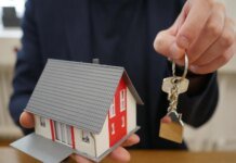 Чому українці все частіше продають квартири та купують будинки в селах