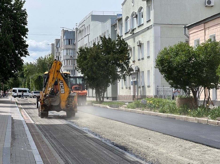Старі труби замінюють на сучасні: у Чернігові оновлюють тепломережі