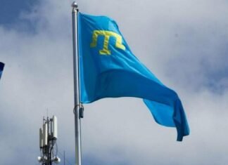У центрі Чернігова підняли кримськотатарський прапор на знак пам’яті та солідарності