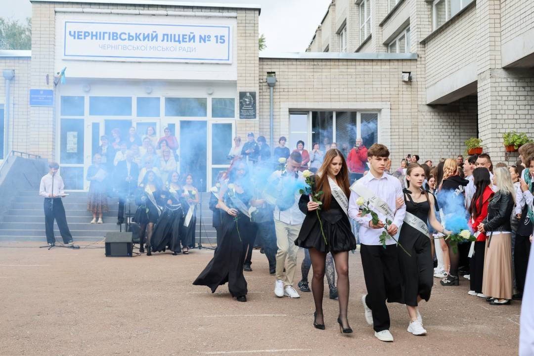 Понад 1300 випускників: у Чернігові завершився навчальний рік