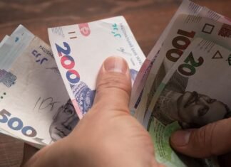 «Неадресные выплаты всем подряд». Аналитики призвали пересмотреть кешбэк и «зимнюю тысячу»