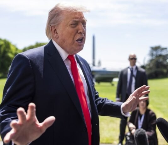 Трамп обвинил ЕС в невыполнении торговой сделки и анонсировал повышение пошлин