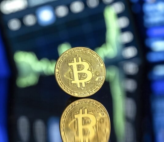 Стоимость биткоина превысила $80 000 впервые с конца января