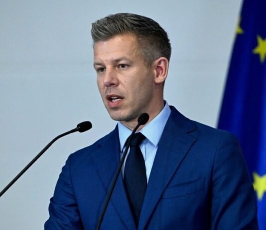 Мадьяр: Правительство Орбана перед отставкой хочет полностью опустошить казну