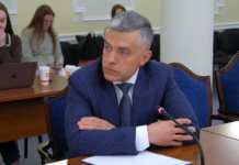 «Не знаком, не общался». Глава набсовета Сенс Банка отрицает, что он человек Миндича