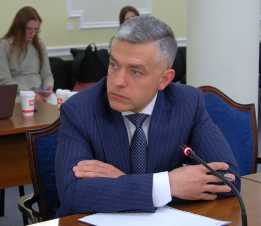 «Не знаком, не общался». Глава набсовета Сенс Банка отрицает, что он человек Миндича