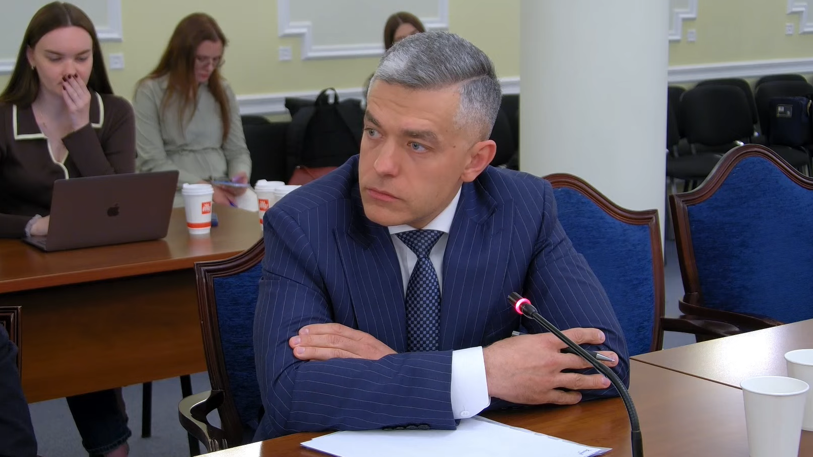 «Не знаком, не общался». Глава набсовета Сенс Банка отрицает, что он человек Миндича