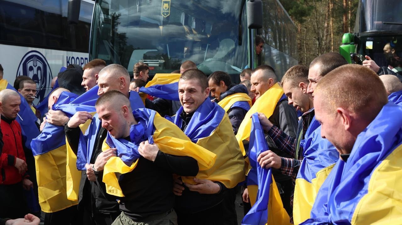 Наймолодшому – 27 років, найстаршому – 54 роки: з російського полону повернули 9 жителів Чернігівщини