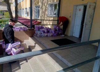 Чернігівська обласна дитяча лікарня отримала засоби гігієни та продукти від Червоного Хреста