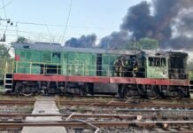 Российские дроны ударили по железной дороге на Днепропетровщине: пострадал машинист (фото)