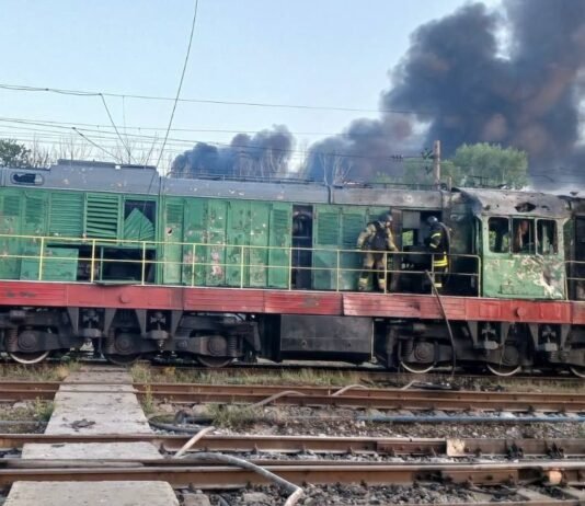 Российские дроны ударили по железной дороге на Днепропетровщине: пострадал машинист (фото)