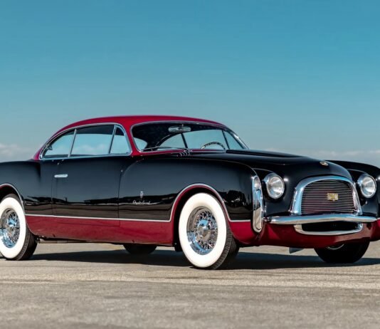 Элегантный эксклюзив: старый 73-летний Chrysler оценили в миллион долларов (фото)