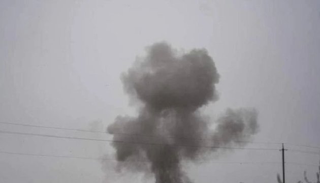 Нічна атака на Семенівку: через удари БпЛА зайнявся дах житлового будинку