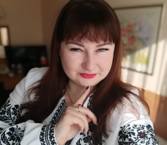 «Побачила, як у небі літає цегла, шифер і щось палаюче»: очевидиця – про дронову атаку на Мену