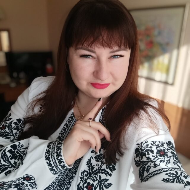 «Побачила, як у небі літає цегла, шифер і щось палаюче»: очевидиця – про дронову атаку на Мену