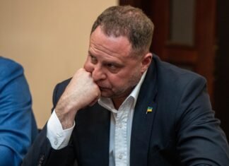 Браслеты, куклы вуду и гадалка Вероника: где просчитался Андрей Ермак