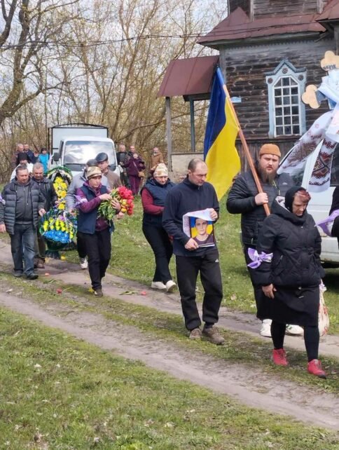 На Чернігівщині перепоховали тіло воїна