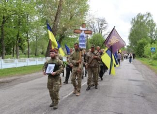 Поховали на Алеї Героїв поряд з братом: на Чернігівщині прощалися із загиблим воїном