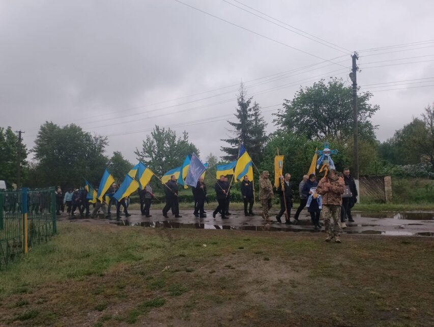 На Чернігівщині прощалися із захисником, який понад рік вважався зниклим безвісти