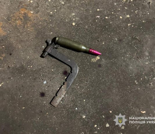 На Чернігівщині троє підлітків травмувалися, намагаючись розібрати стрічку з набоями (Фото)