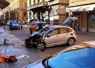 В Италии авто на огромной скорости врезалось в толпу людей, водитель схватился за нож