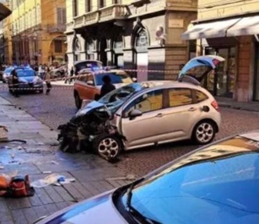 В Италии авто на огромной скорости врезалось в толпу людей, водитель схватился за нож