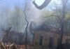 Кадри знищених ворожою атакою будинків в селі Лизунівка на Чернігівщині (Фото)
