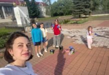Вишиванка на площі: у центрі Бахмача відновили патріотичний елемент (Фото)