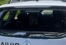 Постраждало троє патрульних: ворог атакував автомобіль поліції та магазин на Чернігівщині
