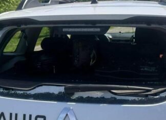Постраждало троє патрульних: ворог атакував автомобіль поліції та магазин на Чернігівщині