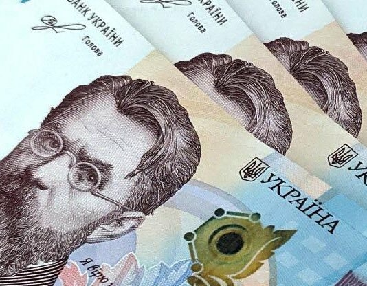 По 20 000 гривень доплати: кому в Україні нарахують премії за березень