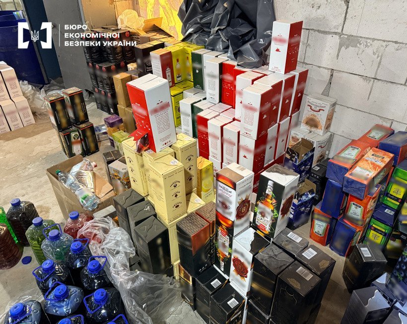 На Чернігівщині працював цех «елітного» алкоголю: вилучено товару та сировини на майже 5 млн грн