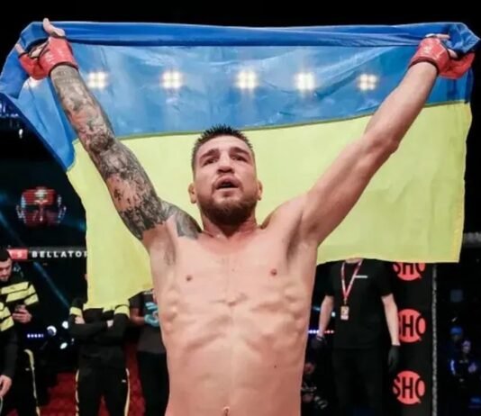 «Задушил» во втором раунде: украинец Ярослав Амосов одержал вторую победу в UFC (видео)