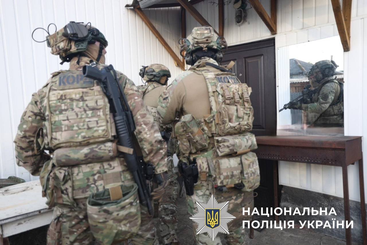 Побили підприємця та викрали понад 8,3 млн грн: затримано трьох чоловіків із Чернігівщини