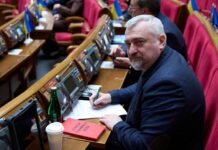 Нардеп рассказал о схеме с бронированием и выездом мужчин за границу
