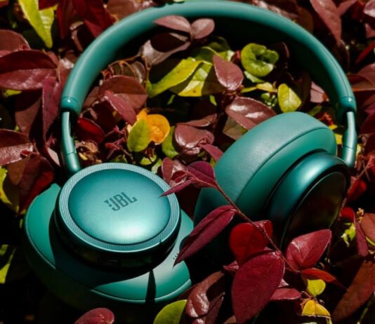 Более дешевый конкурент AirPods и Sony: эксперт посоветовала наушники с качественным звуком (фото)