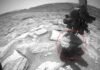 Марсоход Curiosity застрял в камне на Марсе: у NASA такой проблемы еще не было (видео)