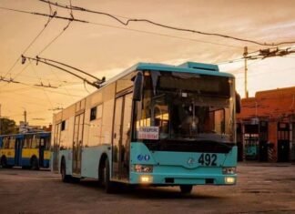 У Чернігові змінено рух транспорту через аварію на підстанціях