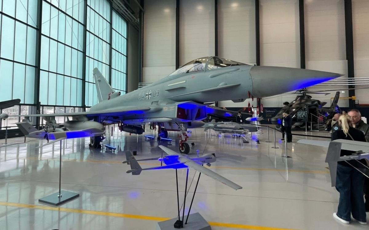 Германия показала новейший истребитель Eurofighter Tranche 4: видит сотни целей (фото)