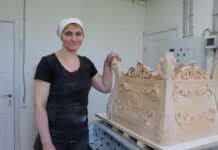 «Найважче було на початку»: жінка з Чернігівщини освоїла «чоловічу» професію та виготовляє дерев’яні шедеври