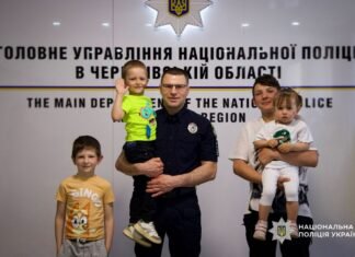 Врятував братів і сестер від російського FPV-дрона: 12-річного Анатолія запросили до поліції Чернігівщини
