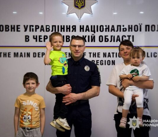 Врятував братів і сестер від російського FPV-дрона: 12-річного Анатолія запросили до поліції Чернігівщини