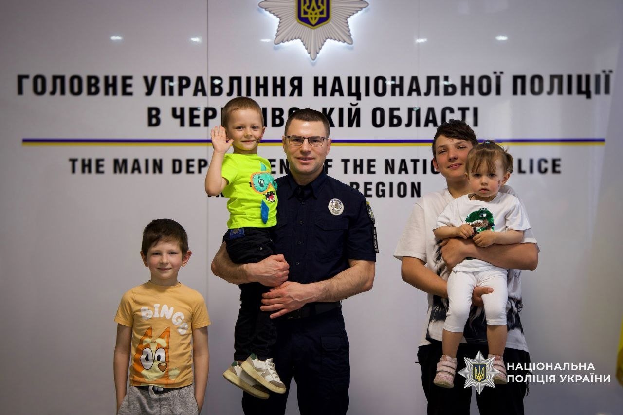 Врятував братів і сестер від російського FPV-дрона: 12-річного Анатолія запросили до поліції Чернігівщини
