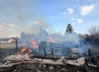 FPV-дрони атакували прикордоння Чернігівщини: горіли будинки, знищене авто